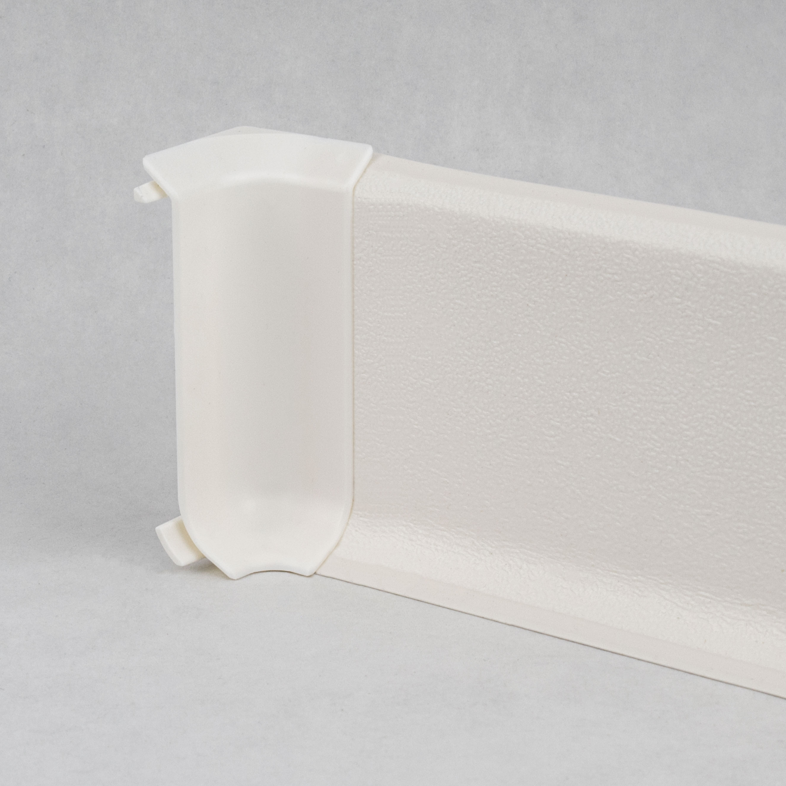 Innenecke für Sockelleiste "Rimini" aus PVC Hartschaum Weiß Kunststoff 12.8 x 60 mm by PROVISTON 1