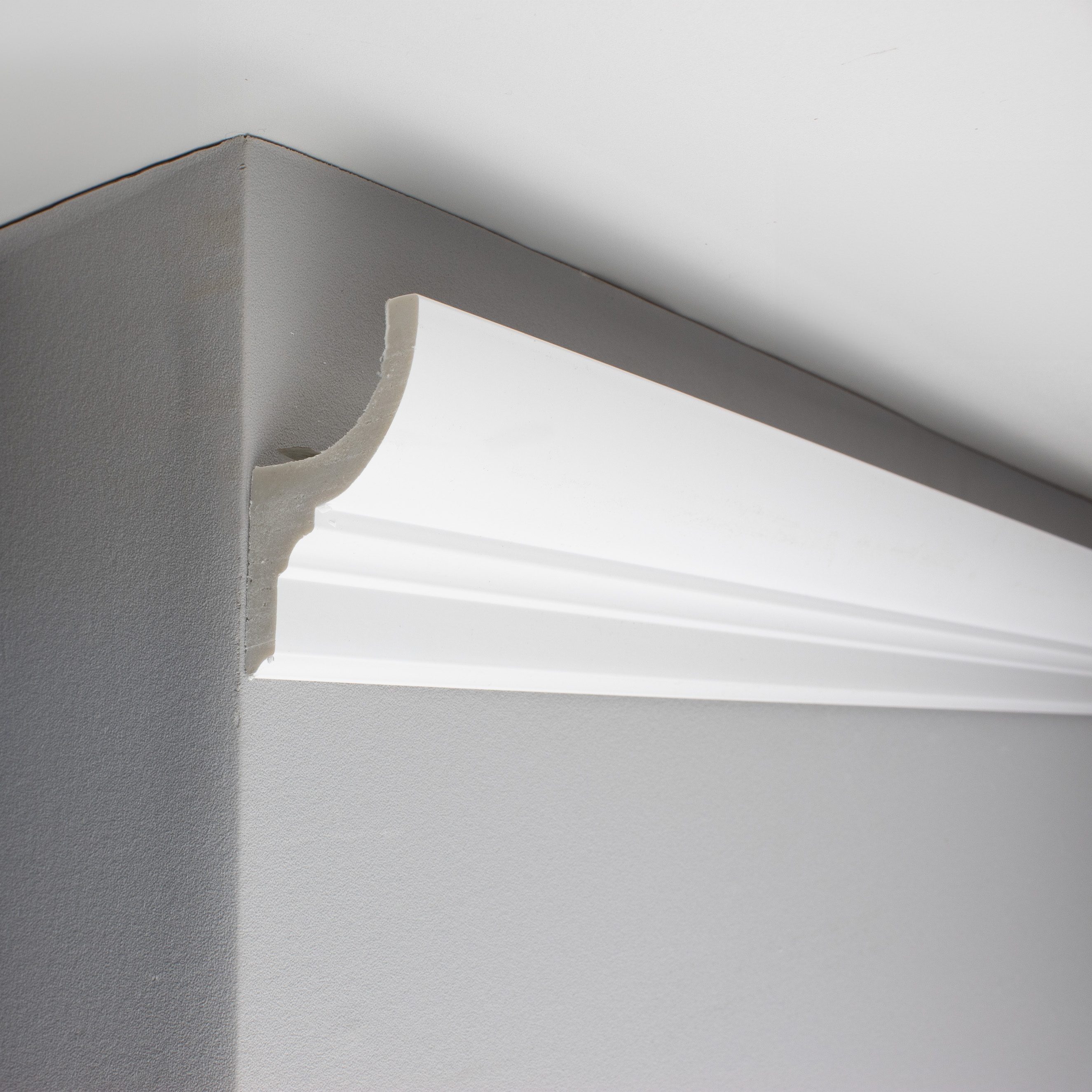 PROVISTON Licht Stuckleiste Kunststoff Weiß | 42 x 70 x 2000 mm Moderne Lichtleiste für die Decke