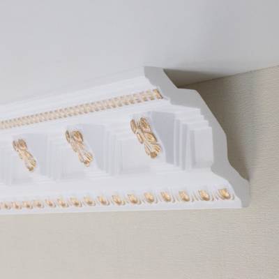 Wand- und Deckengestaltung in Gold – mit Pinsel und Rolle zur goldenen